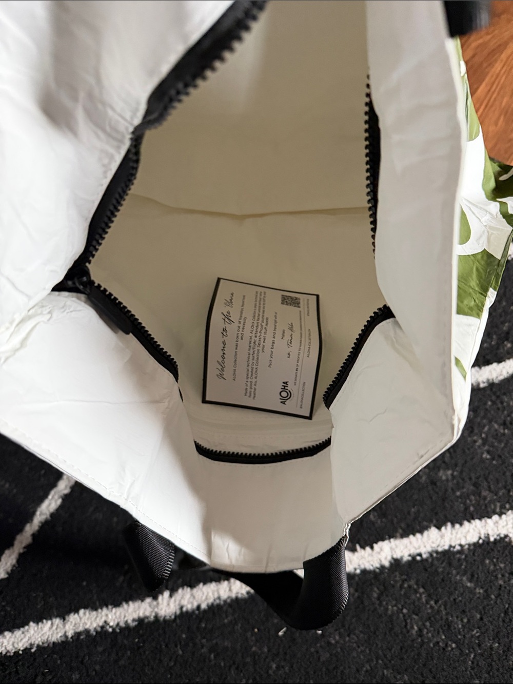 ALOHAS Olive Green & White Botanical Tote with Black Handles - Picture 5 of 5
